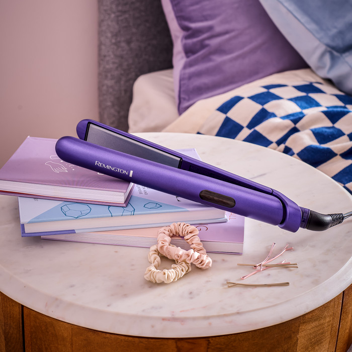 Remington Gloss Slim Straightener S9350 product in use