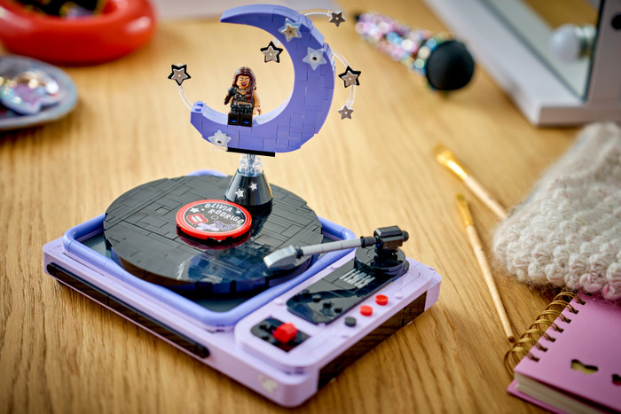 LEGO Editions Olivia Rodrigo's Concertmaan 43029 detail