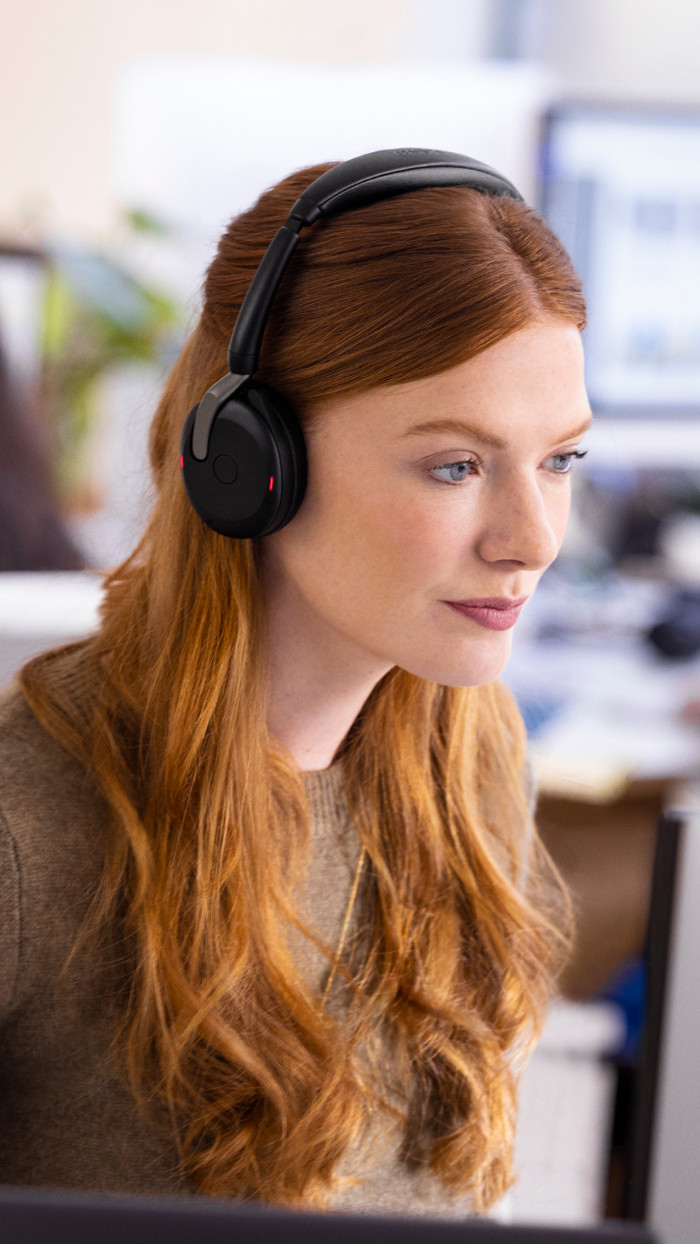 Jabra Evolve2 65 Flex UC Stereo USB C Draadloze Office Headset product in gebruik