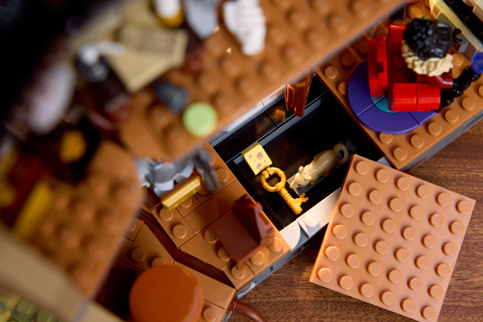 LEGO Icons Burgemeestershuis 11383 product in gebruik