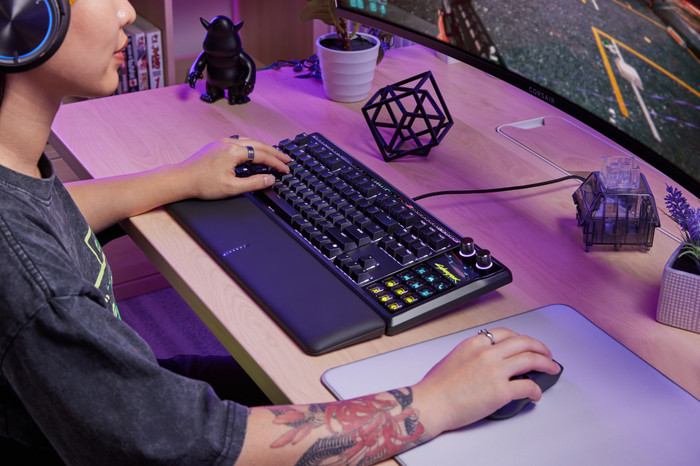 Corsair GALLEON 100 SD Gaming Toetsenbord Qwerty product in gebruik