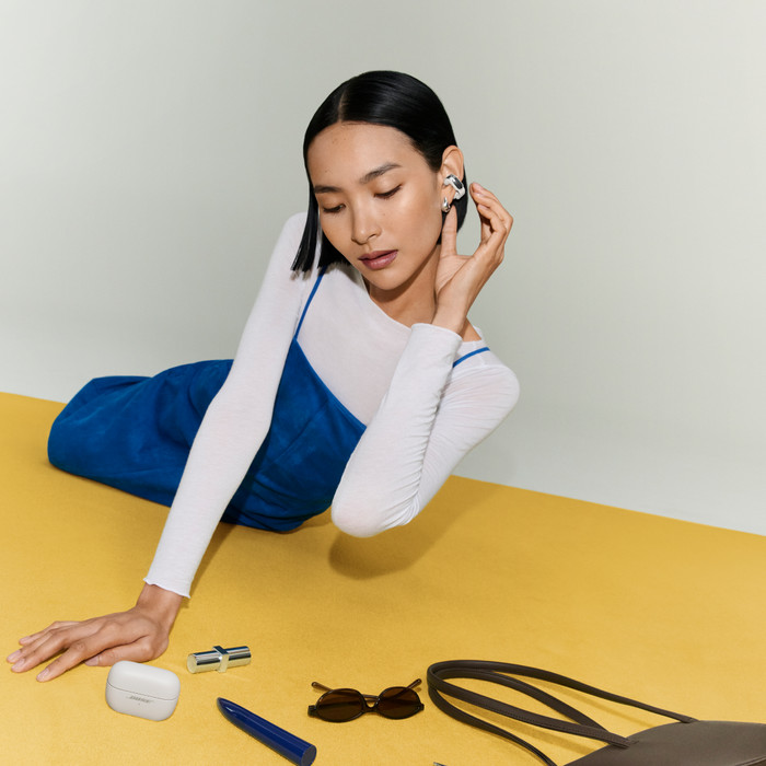 Bose Ultra Open Earbuds (2e gen.) Wit product in gebruik