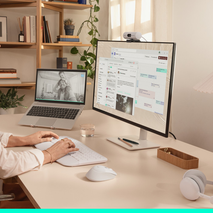 Logitech Signature Comfort Plus M850 L Draadloze Muis Off-White product in gebruik
