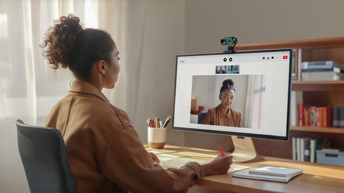 Insta360 Link 2 Arctic White product in gebruik