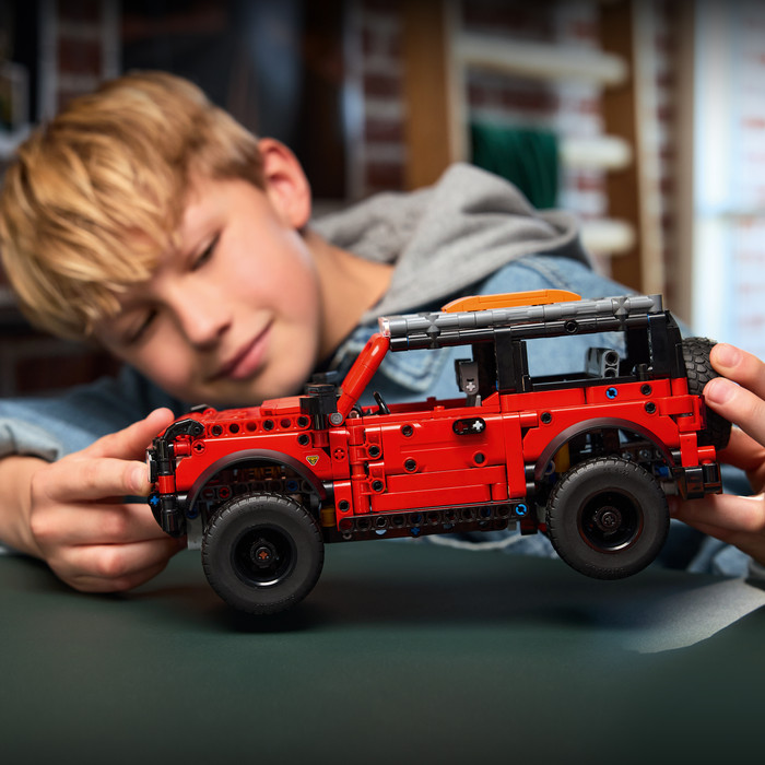 LEGO Technic Ford Bronco 42213 detail