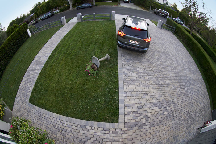 Ring Outdoor Camera Pro Stekker Wit product in gebruik