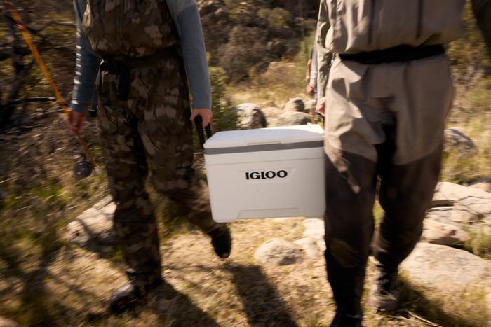Igloo Marine 25 Qt product in use