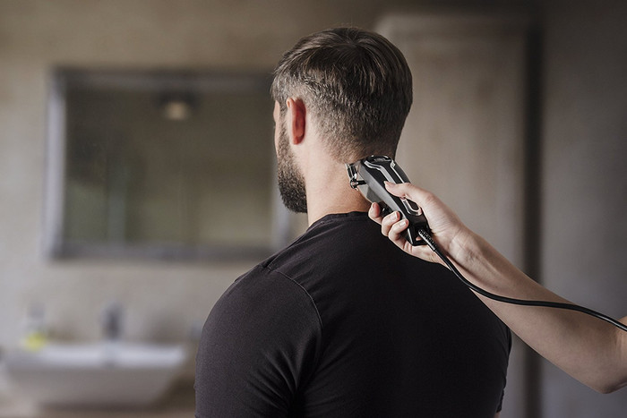 Wahl Elite Pro Clipper + Wahl Triple Head neustrimmer product in gebruik
