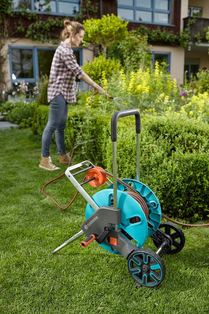 GARDENA CleverRoll M Easy Set product in use