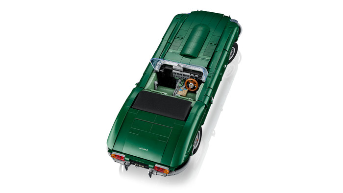 LEGO Icons Jaguar E-Type 11381 product in gebruik
