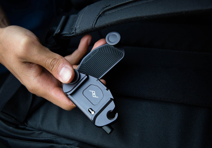 Peak Design Capture Camera Clip Zwart product in gebruik