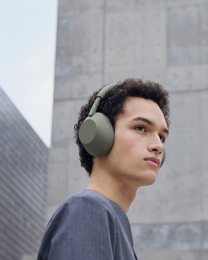 Sony WH1000XM6 Groen product in gebruik