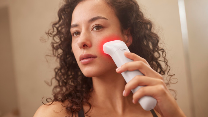 Philips Series 9900 Beauty Set BRE738/00 product in gebruik