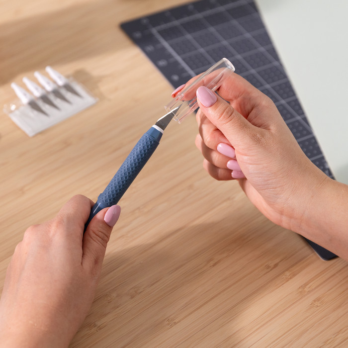 Cricut TrueControl Weeding en Knifeblade Set product in gebruik