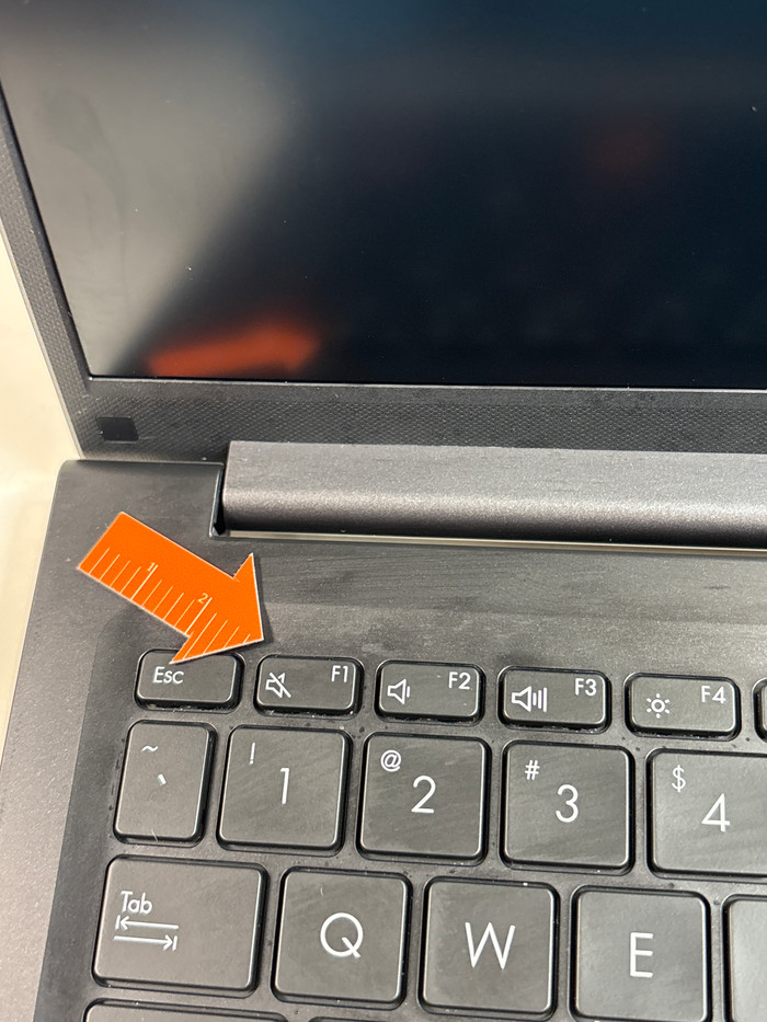 ASUS Vivobook 16 M1605YA-MB683W 