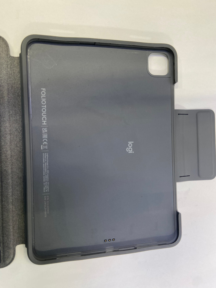 Logitech Folio Touch Apple iPad Pro 11 inches (2022/2021/2020) Keyboard Cover QWERTY Gray 