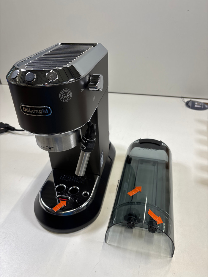 De'Longhi EC685.BK Dedica Black 