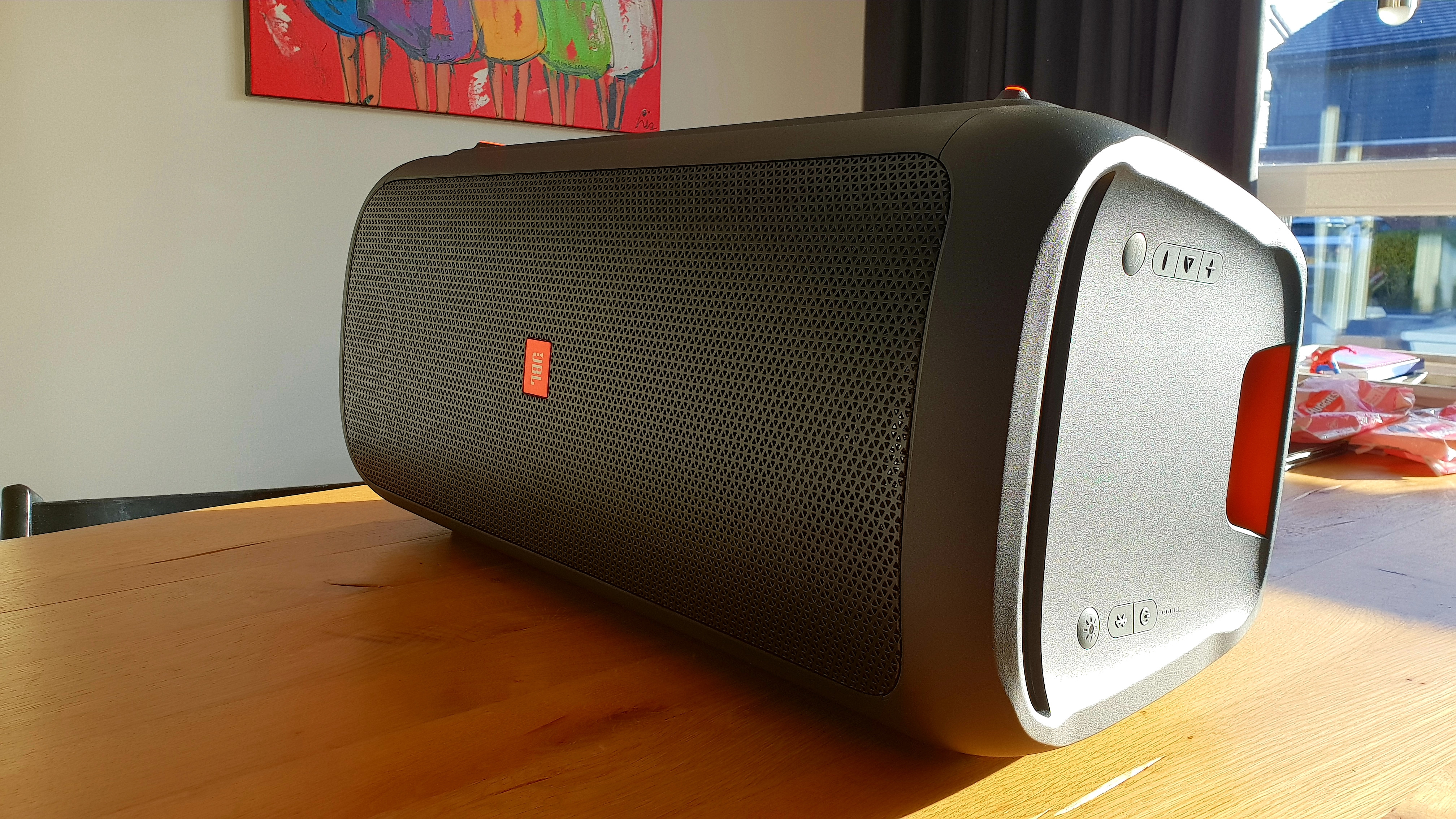 JBL Partybox 300 Coolblue Voor 23.59u, in huis