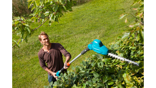 Telescopic hedge trimmer