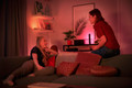 Philips Hue Play Lichtbalk White & Color Wit Duo Pack product in gebruik
