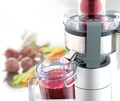 Kenwood AT641 Juicer product in use