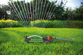 Gardena Zwenksproeier Aqua S product in gebruik