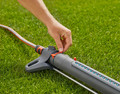 Gardena Zwenksproeier AquaZoom L product in gebruik