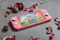 Nintendo Switch Lite Koraal + Bigben Officiële Nintendo Switch Lite Beschermtas detail