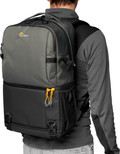 Lowepro Fastpack BP 250 AW III Grijs product in gebruik