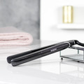 BaByliss Platinum Diamond 235 ST259E product in use