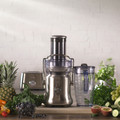 Sage the Nutri Juicer Cold Plus product in gebruik