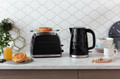 Russell Hobbs Honeycomb Black 26051-70 product in use