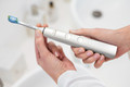 Philips Sonicare DiamondClean Smart 9000 HX9917/88 product in gebruik