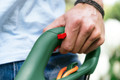 Bosch Easygrasscut 23 product in gebruik