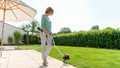 Bosch UniversalGrassCut 18 (zonder accu) product in gebruik