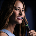 Oral-B iO 10 Black product in gebruik