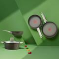 Tefal Renew ON C42704 Ceramic Frying Pan 24cm product in use