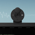 Logitech Brio 300 Full HD Webcam Zwart product in gebruik