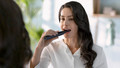 Philips Sonicare 4100 HX3681/54 Zwart product in gebruik