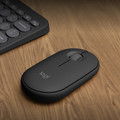 Logitech Pebble Mouse 2 M350s Graphite product in use