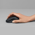 Logitech M220 Silent Draadloze Muis Zwart product in gebruik