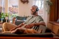 Philips TAH4209 Blue product in use