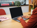 Trust Primo Privacy Filter voor 15,6 inch laptops product in gebruik