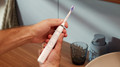 Philips Sonicare 6100 Series HX7400/01 Wit product in gebruik