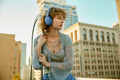 Bose QuietComfort Headphones Blauw + Oplader product in gebruik
