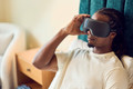 Therabody Smart Goggles 2.0 product in gebruik
