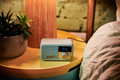 Roberts Radio Revival Petite 2 Lichtblauw product in gebruik