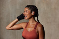 Beats Powerbeats Pro 2 Creme produkt in gebrauch