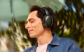 JBL Tour One M3 Zwart product in gebruik