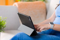 BlueBuilt iPad Pro (2024) 11 inch Tri-Fold case Black product in gebruik